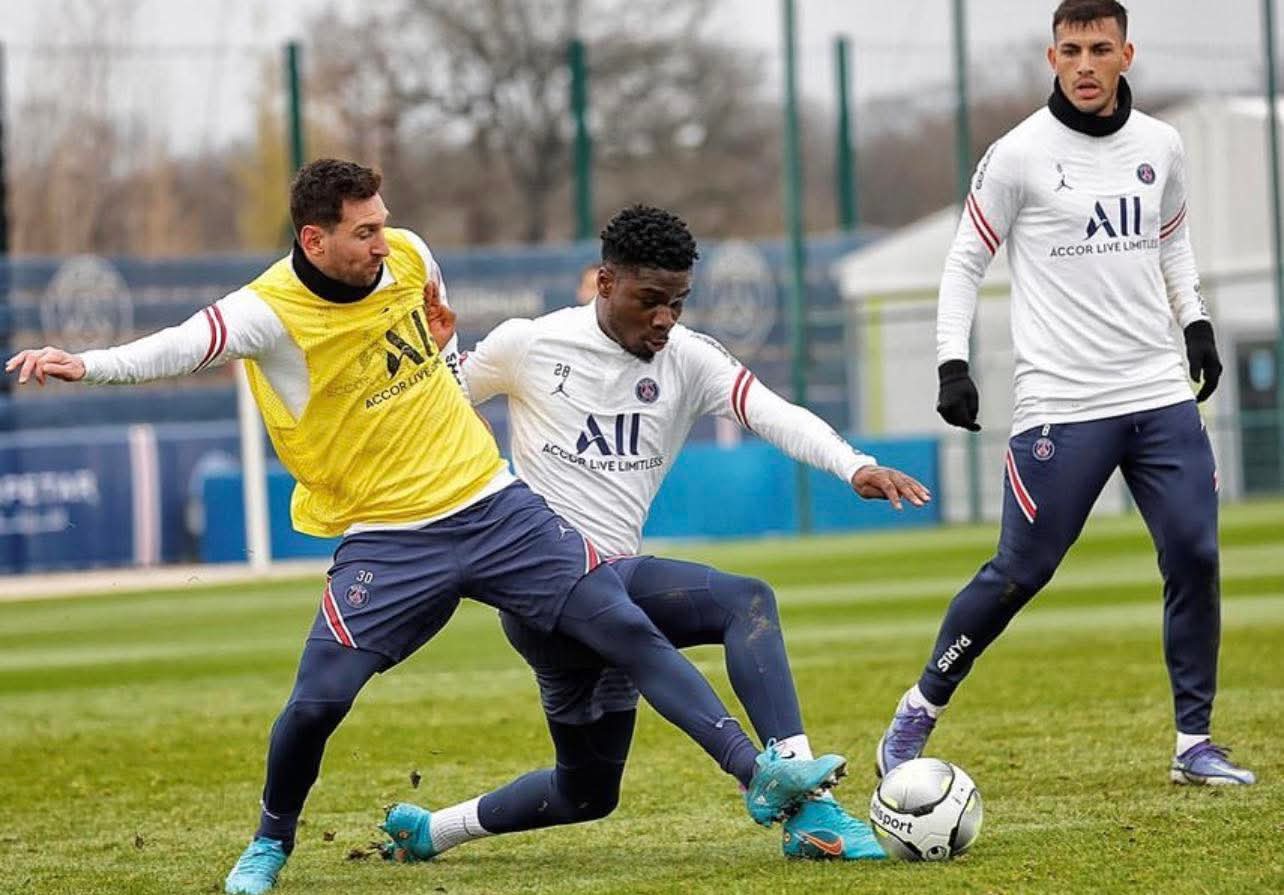 Éric Dina Ebimbe révèle l'impact de Messi, Neymar et Mbappé sur sa progression au PSG