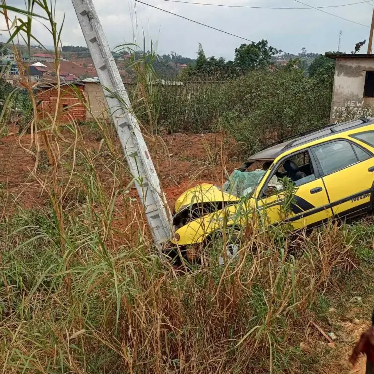 Bamenda : Une infrastructure électrique, à peine inaugurée, détruite par un accident de taxi