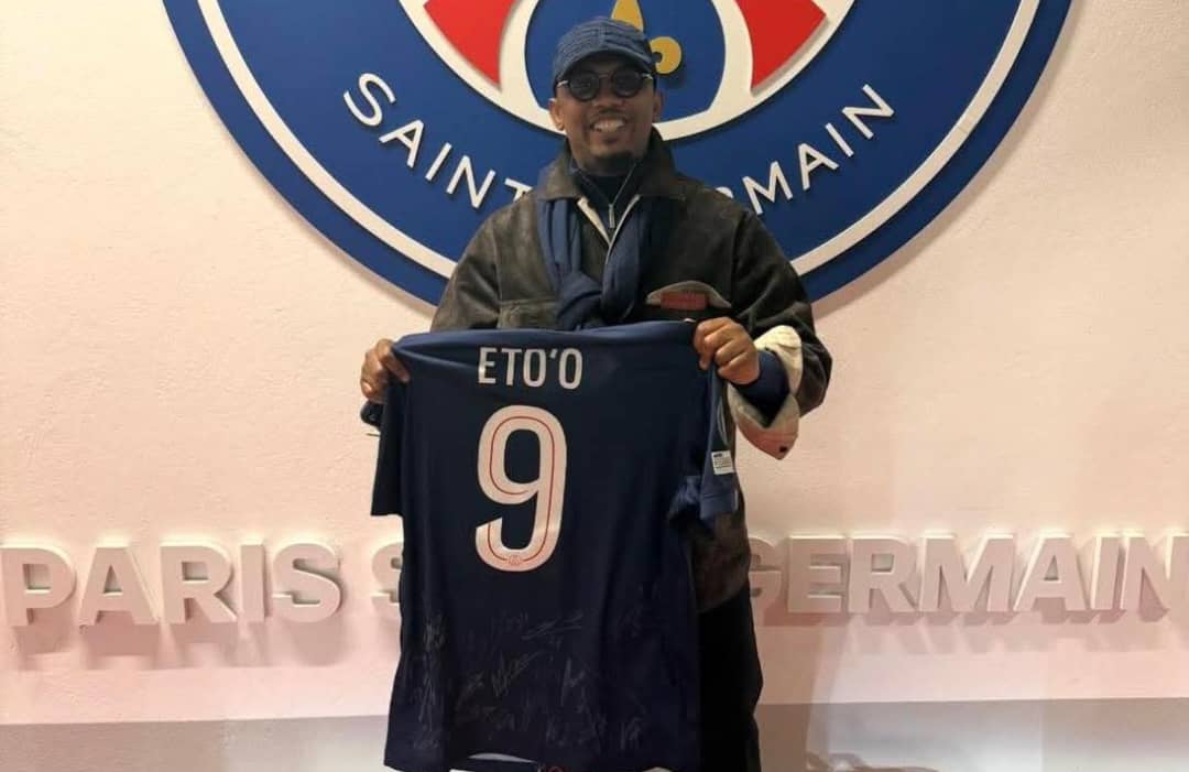 Samuel Eto'o honoré au Parc des Princes lors du match PSG-Chelsea