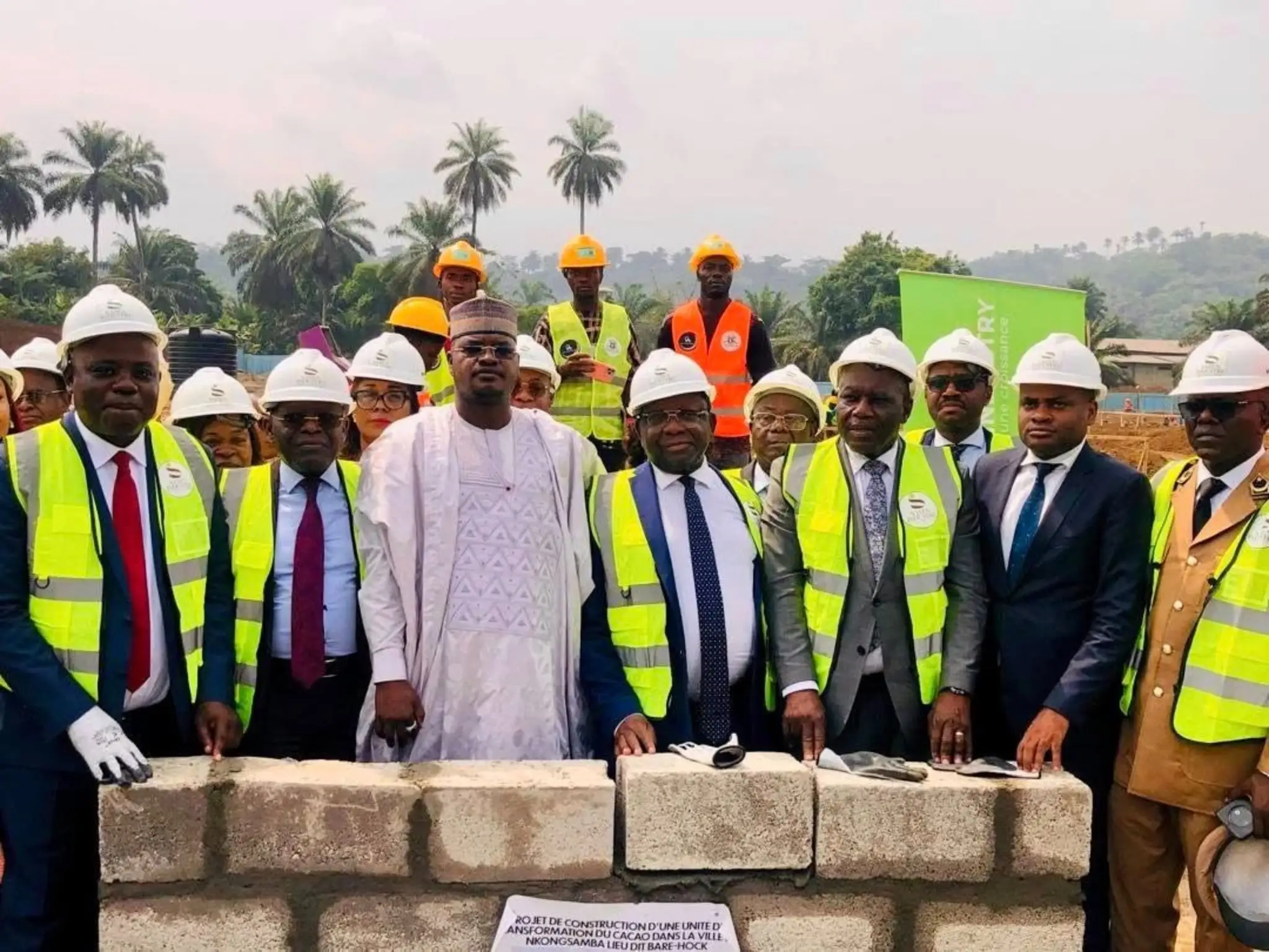 Cameroun : Pose de la première pierre de l'usine de transformation de cacao Samen Industry S.A. à Bare-Bakem