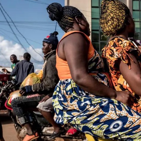 Douala : Nouvelles règles pour les moto-taxis dès avril 2026, contrôles renforcés