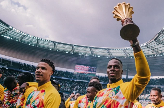 Sénégal : Les Lions de la Teranga brandissent le trophée de la CAN 2025 malgré la décision de la CAF