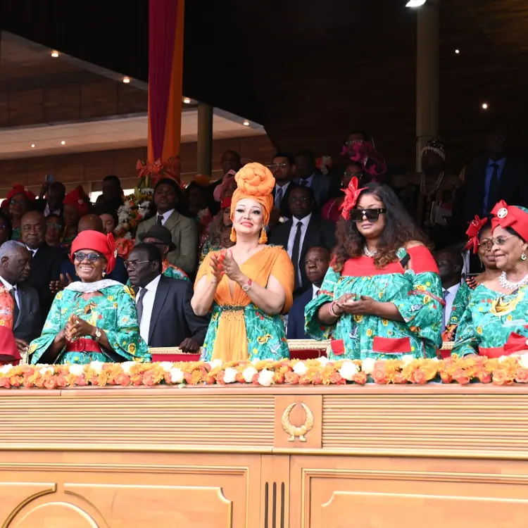 La fille du président camerounais défie la loi anti-homosexualité : une présence remarquée au défilé du 8 mars