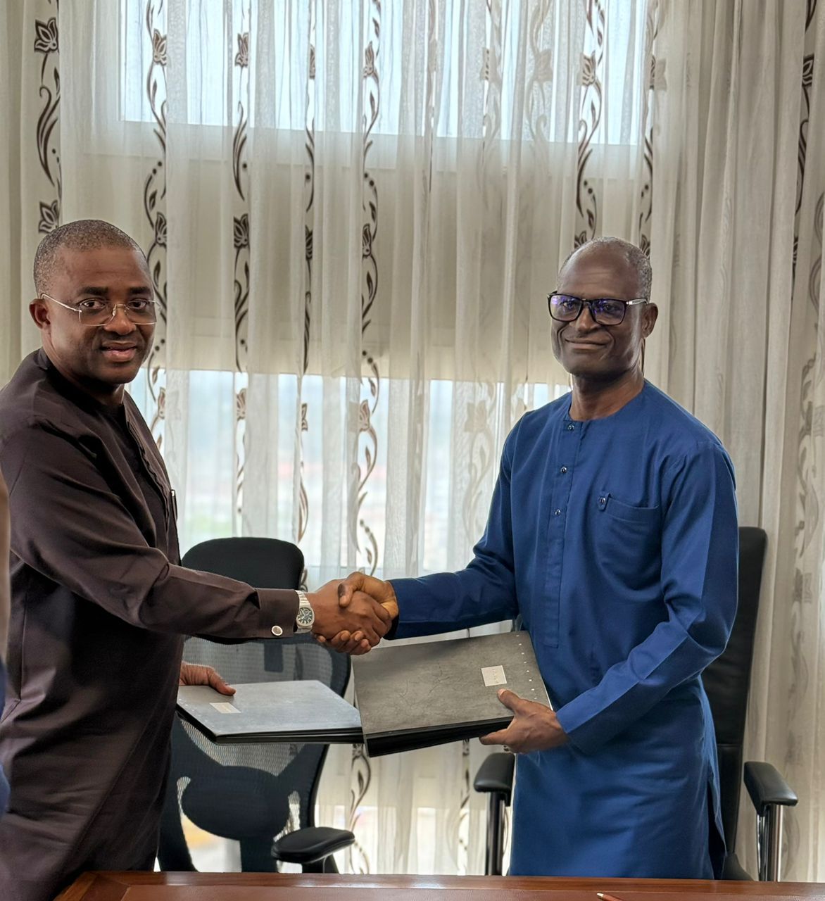La CNPS s'associe à Innovendi pour financer la transformation du Port de Douala en Smart Port