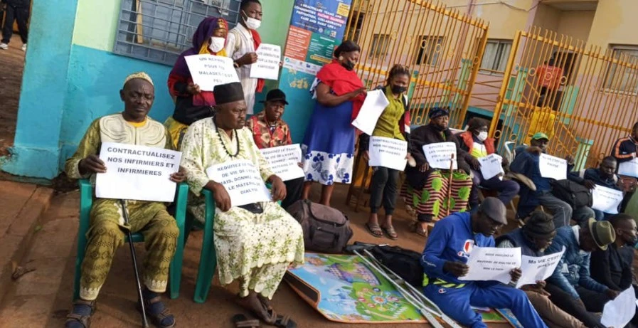Crise de la dialyse à Bafoussam : des patients rénaux manifestent face au manque de moyens