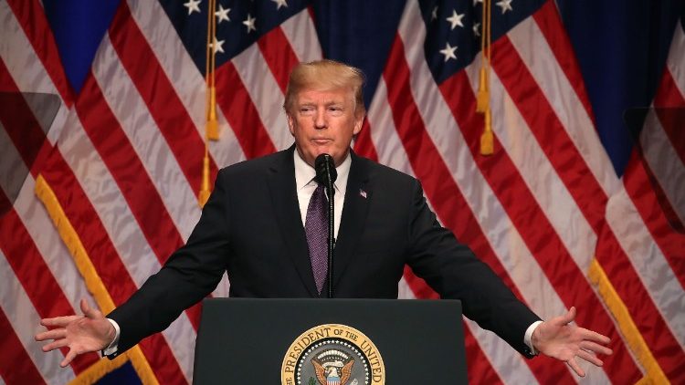 Tensions au Moyen-Orient : Trump affirme que l'Iran veut négocier, Téhéran dément