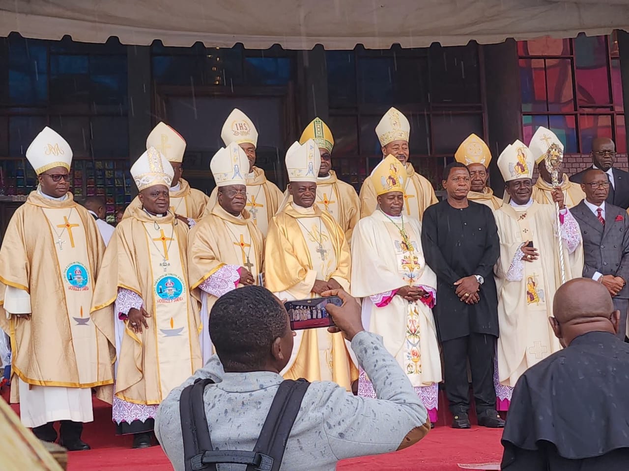 Bamenda : Ordination épiscopale de Mgr John Berinyuy Tatah en présence du MINAT, représentant du Président Biya