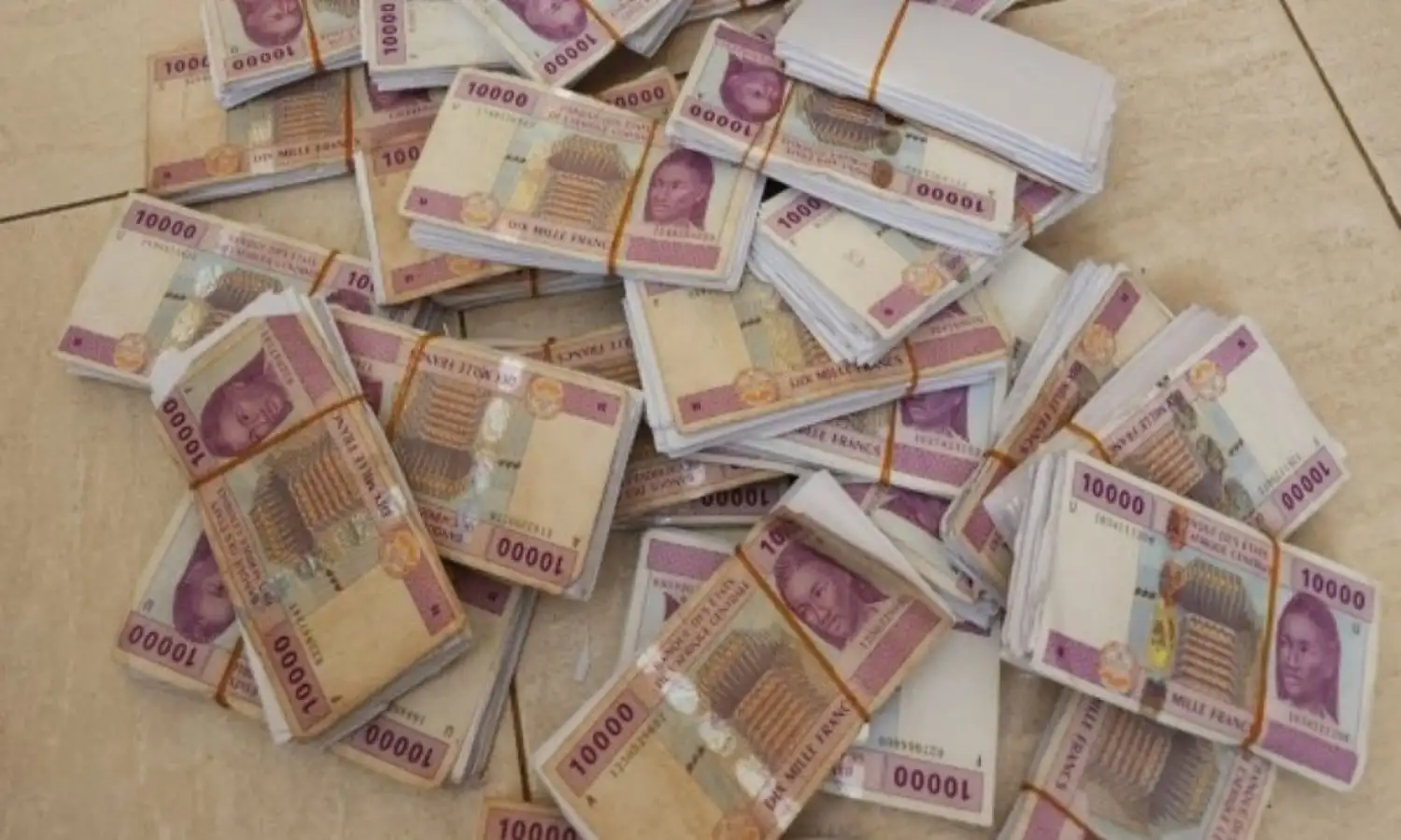 Oscar Njiki : la tontine camerounaise, une institution originale et non une imitation de la tontine italienne