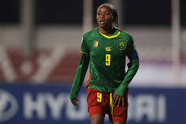 Cameroun : Lys Tiwa remporte le Ballon d'Or 2025, Richard Towa sacré meilleur entraîneur