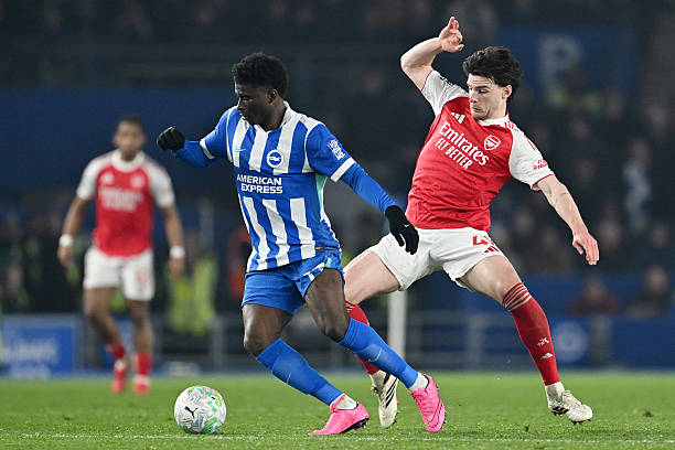 Premier League : Arsenal s'impose face à Brighton, Carlos Baleba en difficulté