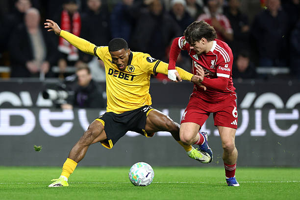Premier League : Jackson Tchatchoua brille malgré la lutte de Wolverhampton face à Liverpool