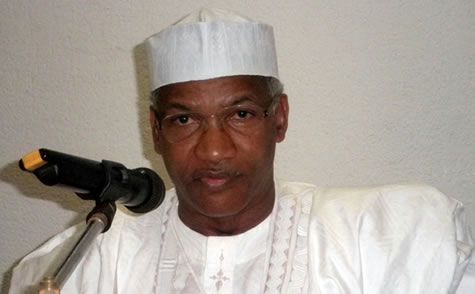 Jean II Makoun salue l'héritage d'Iya Mohamed lors de l'inauguration du siège de la FECAFOOT