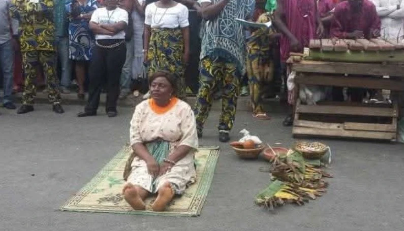Cameroun : La pratique du « lavage de la veuve » chez les Bamiléké – Entre tradition et héritage spirituel