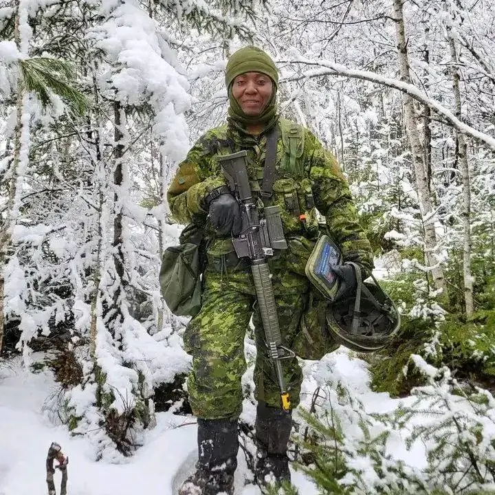 Liliose Neche : Première femme noire capitaine-adjudante dans l'Armée canadienne, un modèle d'intégration
