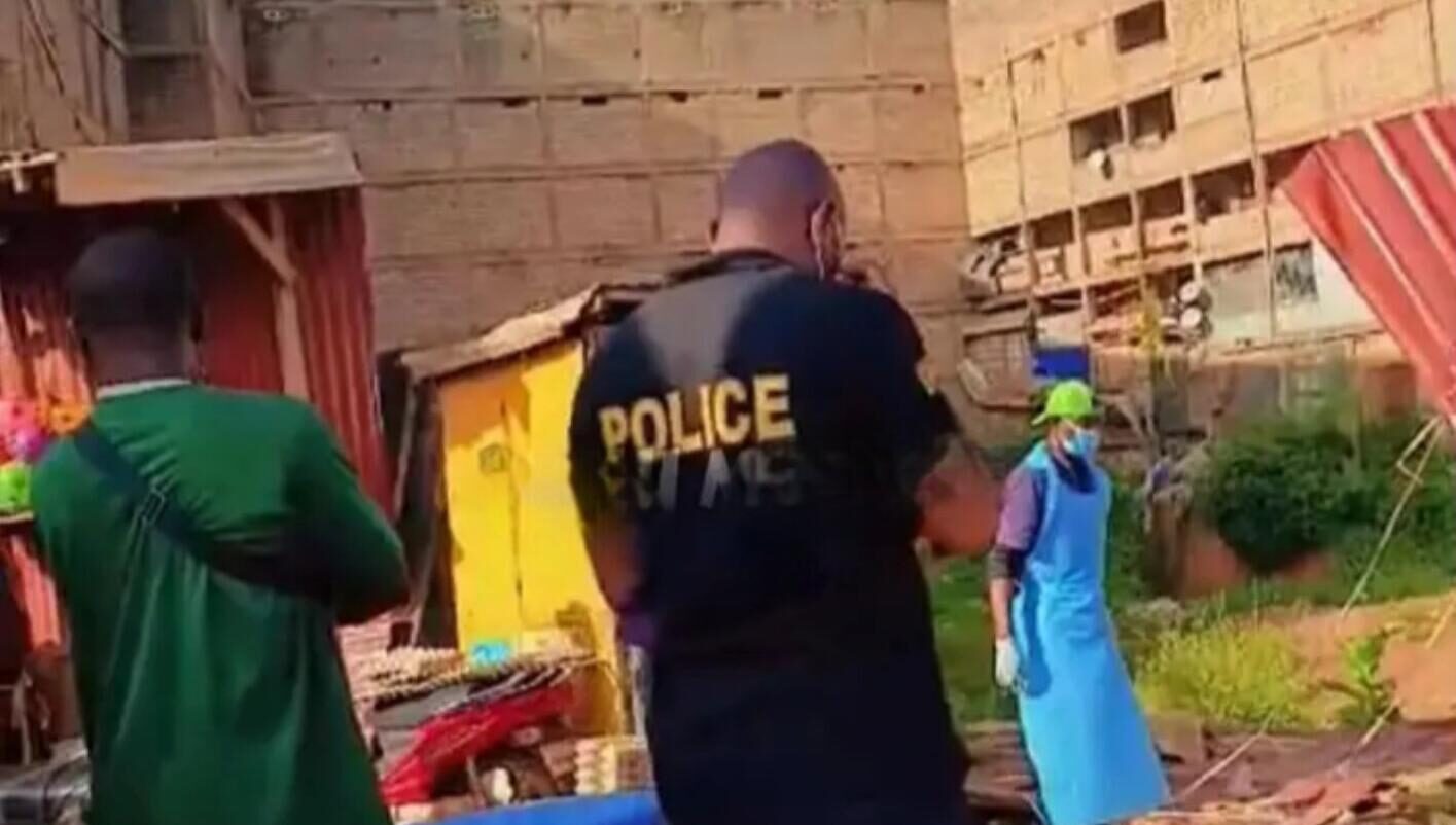 Macabre découverte à Mokolo, Yaoundé : un corps en état de décomposition retrouvé dans la rue