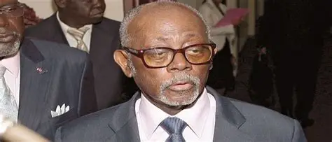 Lejeune Mbella Mbella représente le Cameroun à l'inauguration du Palais des Congrès « Omar Bongo Ondimba » au Gabon