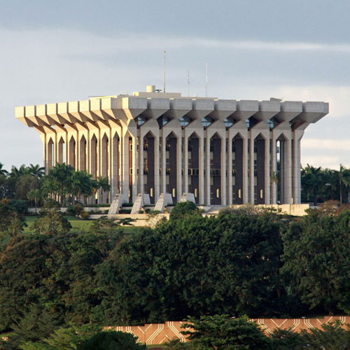 Tensions politiques au Cameroun : Révision constitutionnelle contestée et questions de légitimité