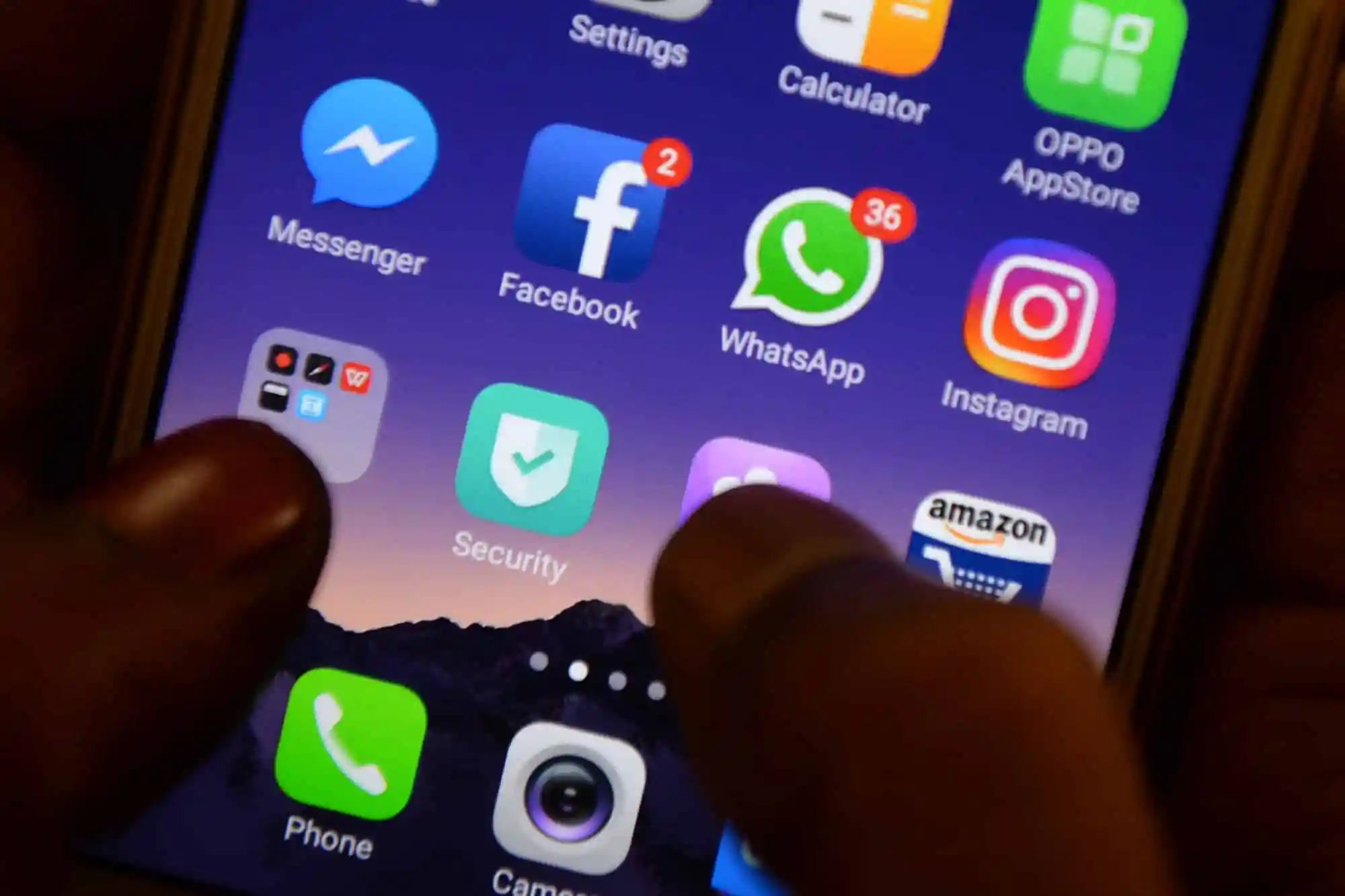 Faut-il répondre à tous les commentaires sur les réseaux sociaux ? Analyse pour les personnalités publiques