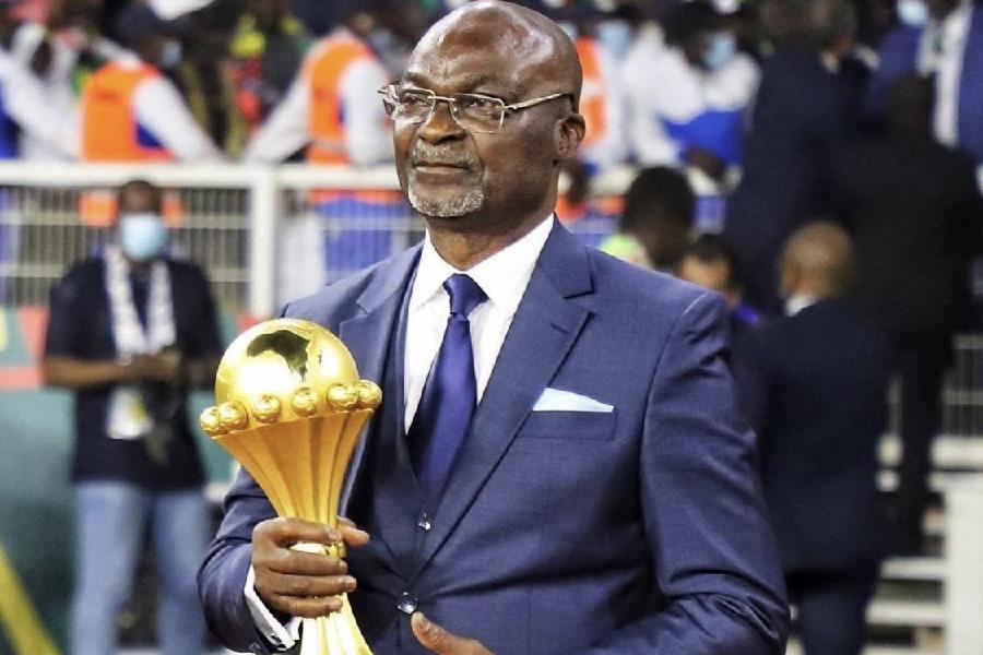 Samuel Eto'o propose à Roger Milla de présider la fondation de la FECAFOOT lors de l'inauguration du nouveau siège