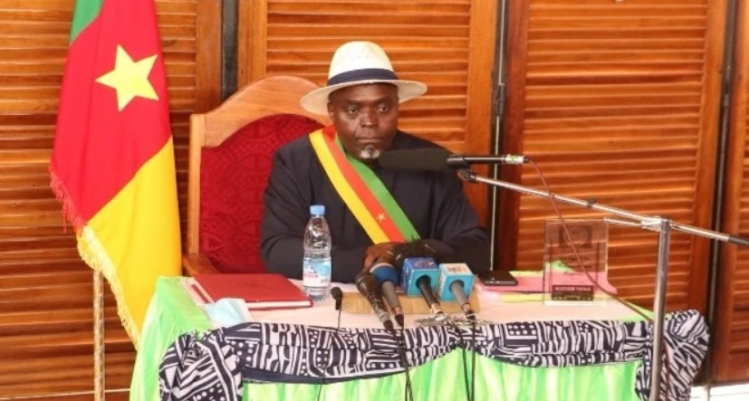 Bafoussam : Des escrocs se font passer pour des agents de la CUB pour soutirer de l'argent