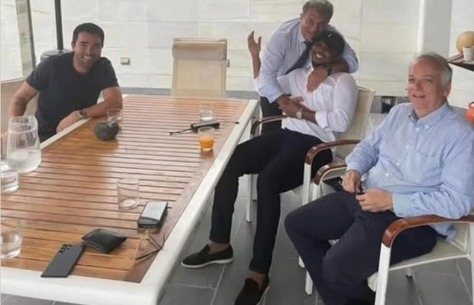 Élection au FC Barcelone : Samuel Eto'o apporte son soutien à Joan Laporta