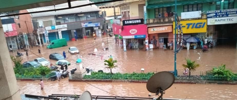 Inondations à Yaoundé : la Poste centrale et l'avenue Kennedy à nouveau paralysées