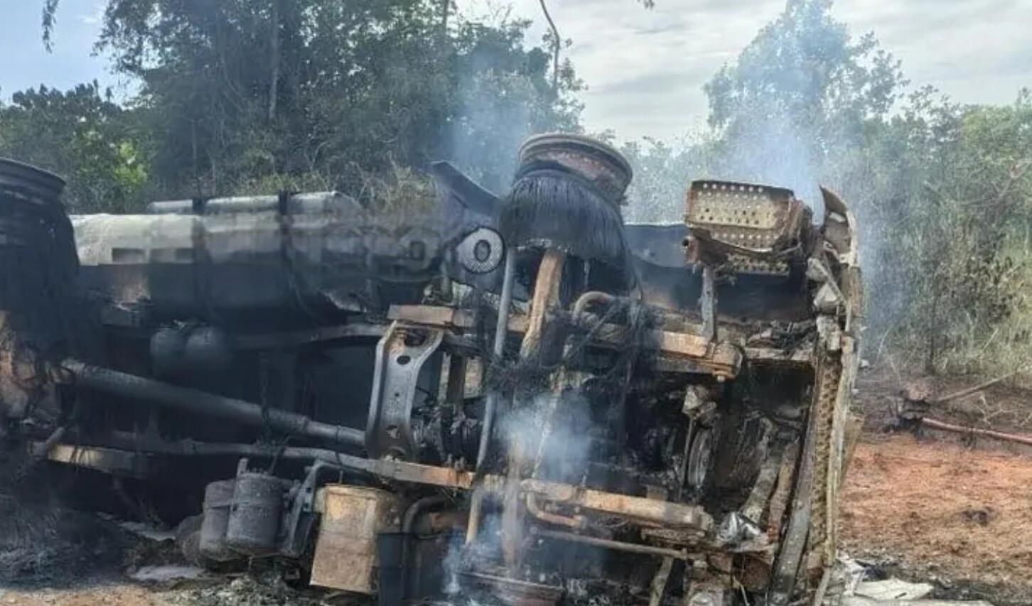 Accident mortel à Ndokayo : trois personnes périssent calcinées dans un camion