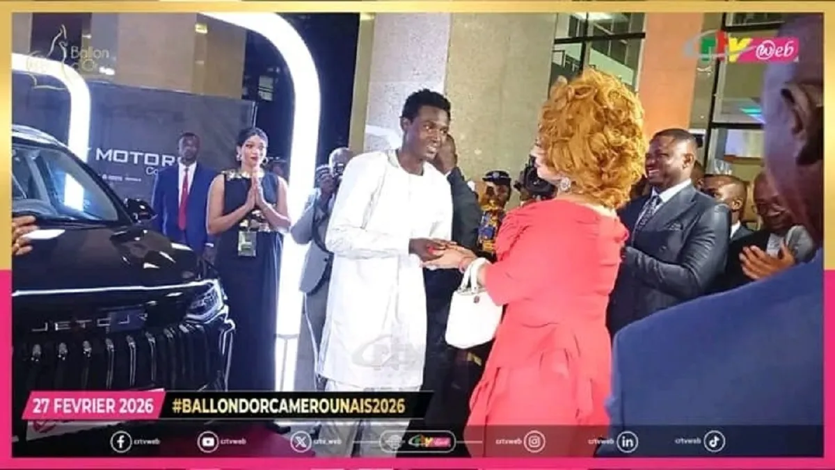Serge Daura sacré Ballon d'Or camerounais et repart avec une voiture