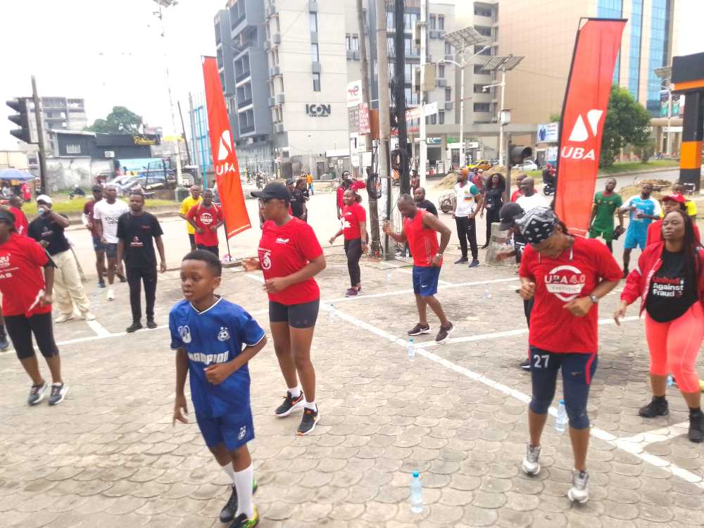 UBA Cameroun allie sport et propreté lors de son "Jogging to Bond"